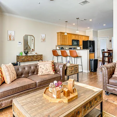 2 Mi To Texas Aandm Unit With Pool And Hot Tub Access Villa